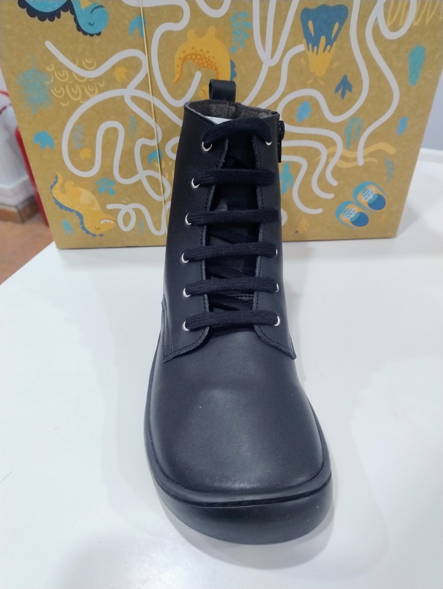 Botín barefoot con cordón y cremallera lateral Flexinens modelo 9085 salvaje negro