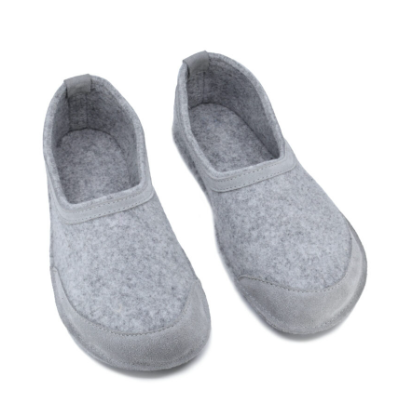 Omaking natural felt house slippers with rubber sole