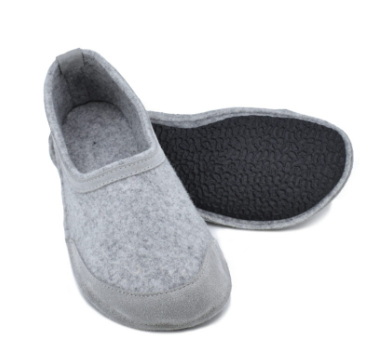Omaking natural felt house slippers with rubber sole