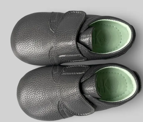 Poco Nido zapatos barefoot respetuosos oxford primeros pasos en piel gris