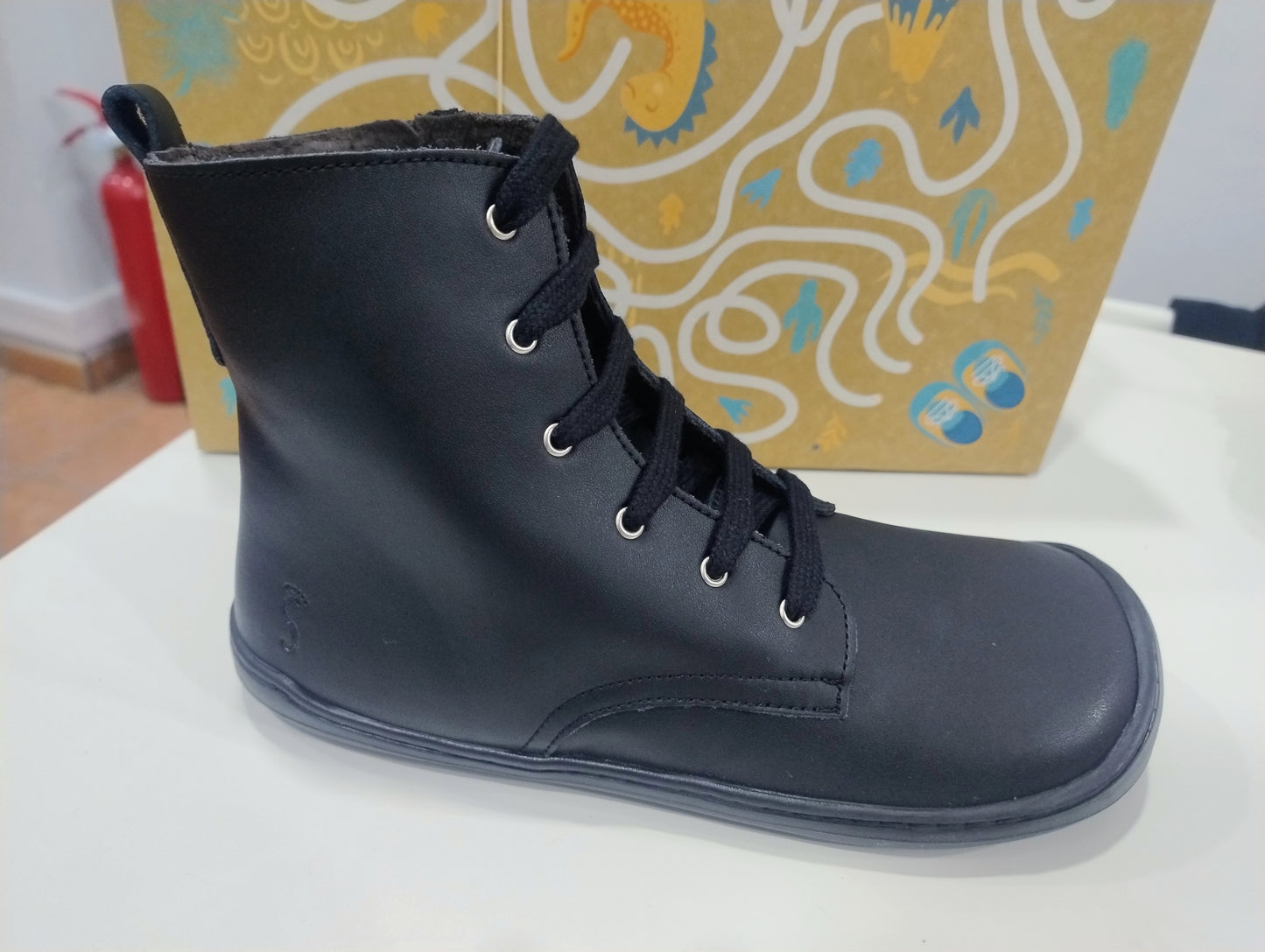 Botín barefoot con cordón y cremallera lateral Flexinens modelo 9085 salvaje negro