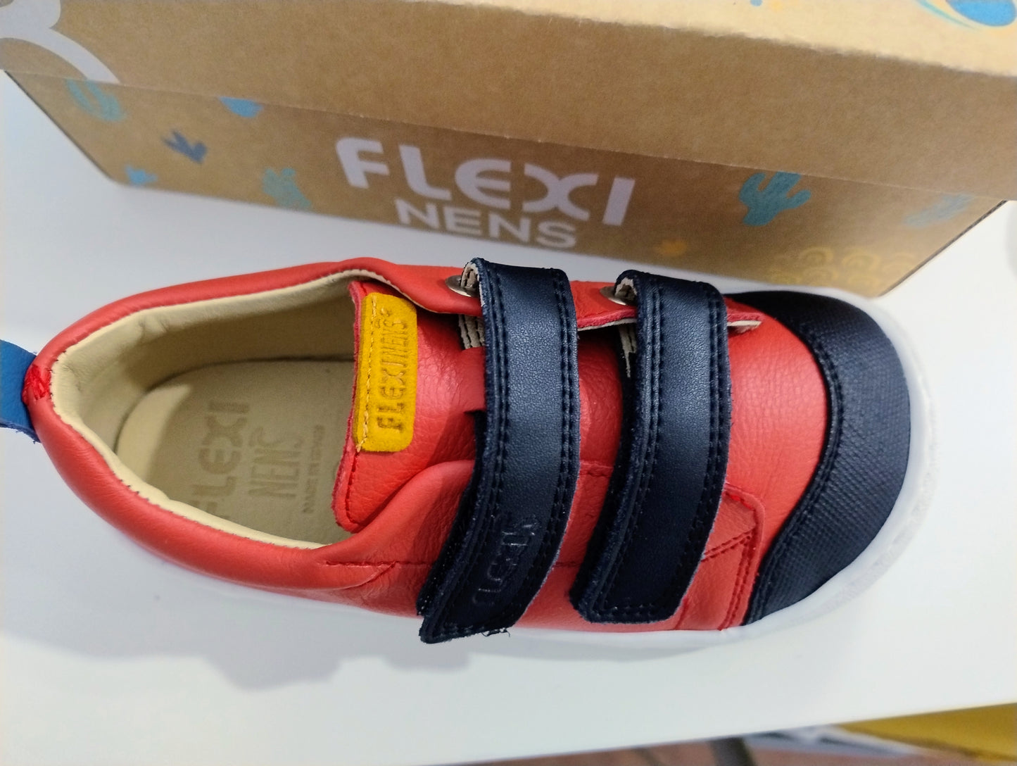 Flexinens Deportivas respetuosa rojas y negro piel