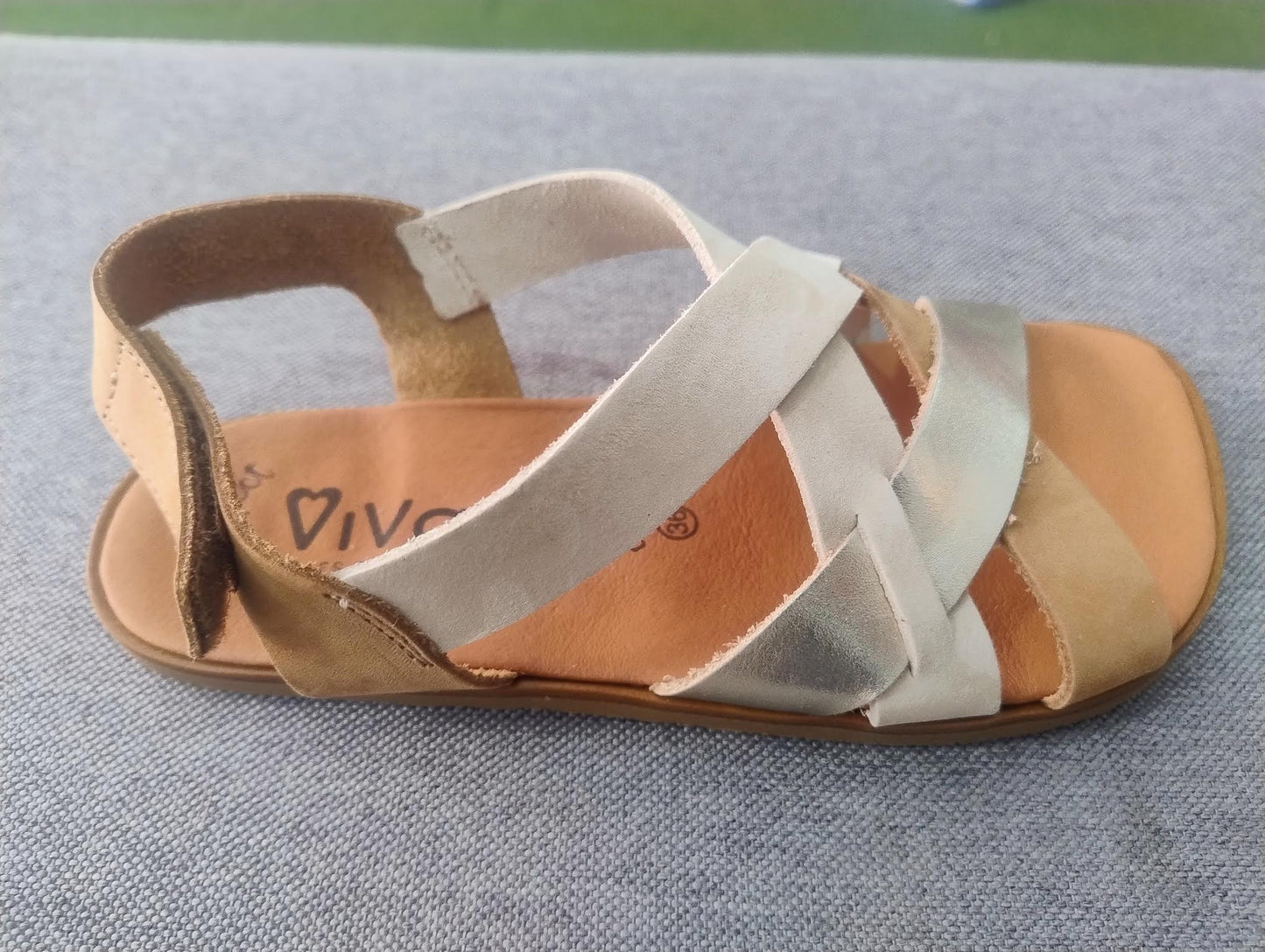 Sandalias Barefoot Vivant BRISA: Elegancia en Nobuck Rosa y Plata