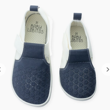 Troqueladas sandalias Barefoot Babylobitos blancas azul