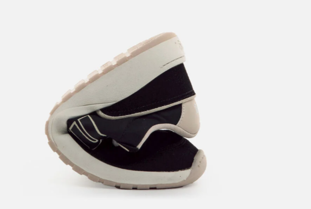 Mustang Free Apolo plity negro